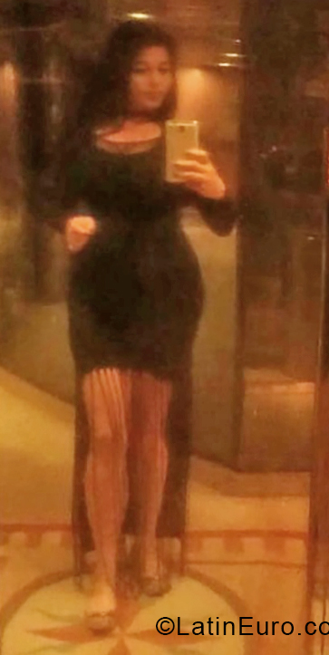 Date this gorgeous Colombia girl Paquri from Medellin CO24669