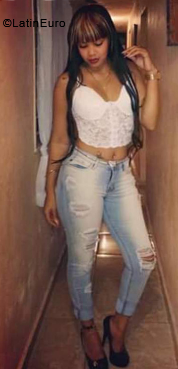 Date this beautiful Dominican Republic girl Emely from Santo Domingo DO33594