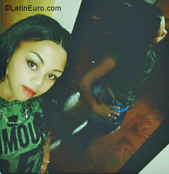Date this lovely Colombia girl Leidi from Buenaventura CO24710