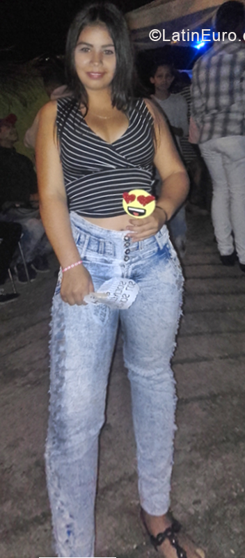 Date this charming Venezuela girl Genesis from Caracas VE2065