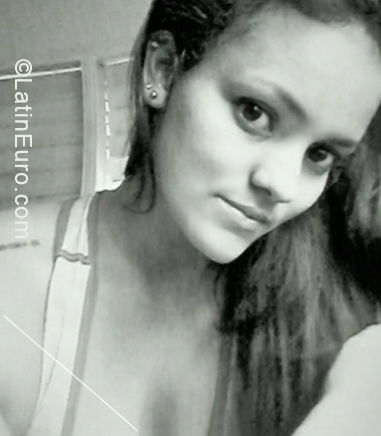 Date this cute Cuba girl Jan from Santa Clara CU497