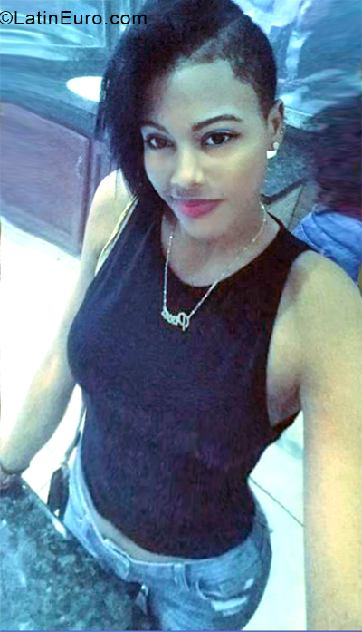 Date this hot Dominican Republic girl Franchesca from San pedro de Macoris DO33892