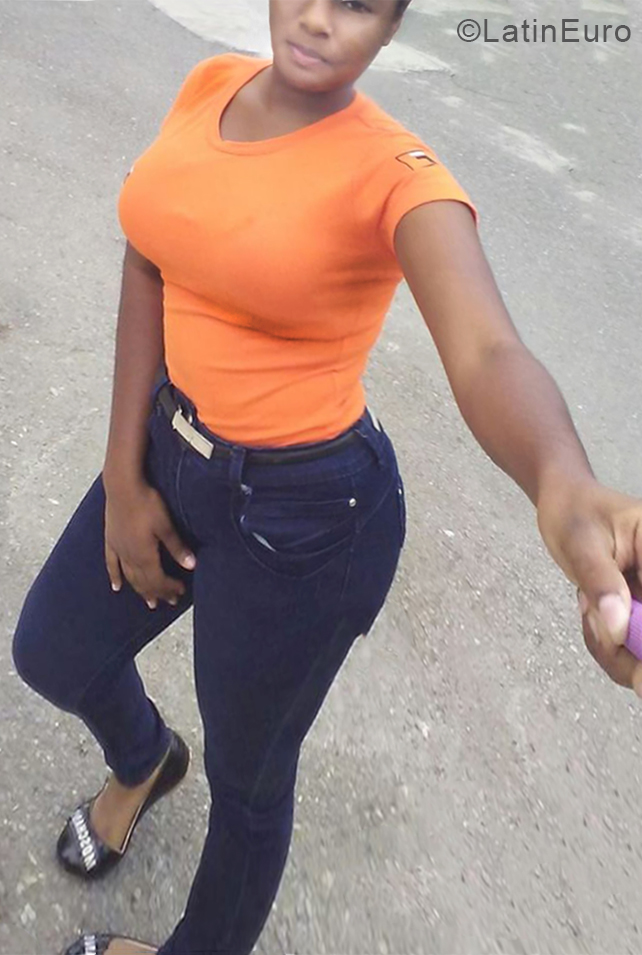 Date this lovely Dominican Republic girl Maria from Santo Domingo DO33924