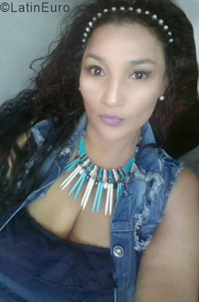 Date this nice looking Colombia girl Sandra from Cali CO24860