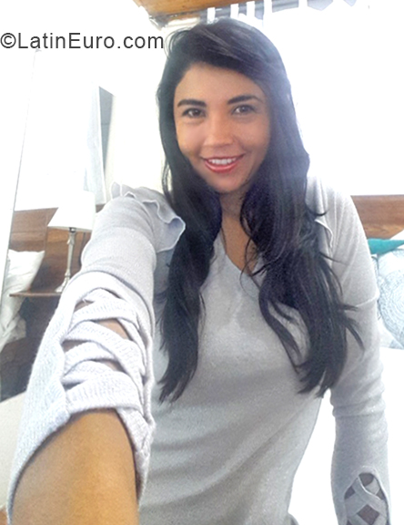 Date this young Colombia girl Astrid from Bogota CO31554