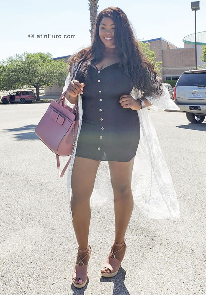 Date this exotic United States girl Madeline from Austin US19812