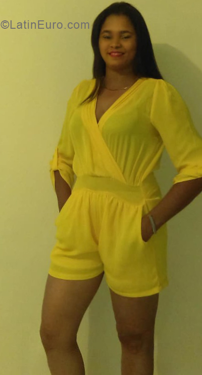 Date this georgeous Dominican Republic girl Alba from Higuey DO34021