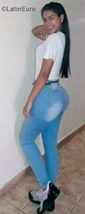 Date this cute Venezuela girl Melanni Gil from Caracas VE2143