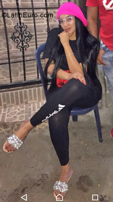 Date this pretty Dominican Republic girl Mika from Santo Domingo DO34025