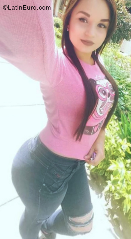 Date this nice looking Colombia girl Yoselyn from Bogota CO24918