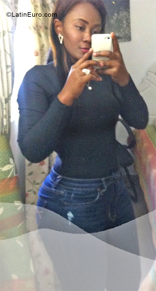 Date this sensual Dominican Republic girl Mechy from Santo Domingo DO34031