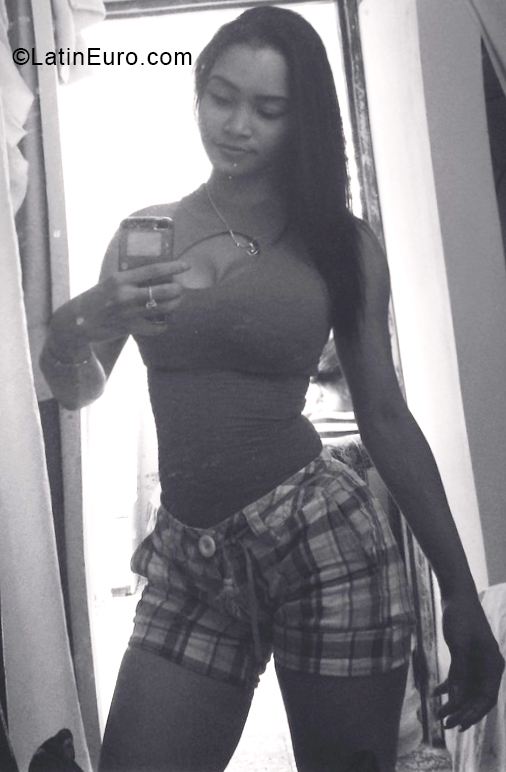Date this delightful Dominican Republic girl Flor from Santo Domingo DO34230