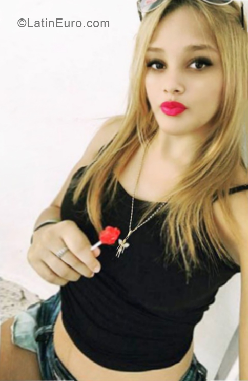 Date this good-looking Dominican Republic girl Marlin from Santo Domingo DO34085