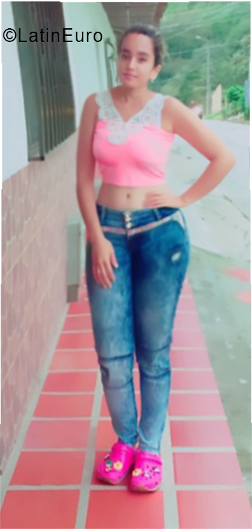 Date this young Colombia girl Alejandra from Medellin CO24969