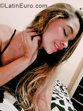 Date this sultry Colombia girl Charlet from cali CO24972