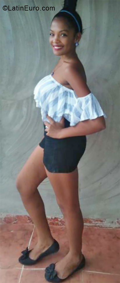 Date this beautiful Dominican Republic girl Rosa from Hato Mayor Del Rey DO34092