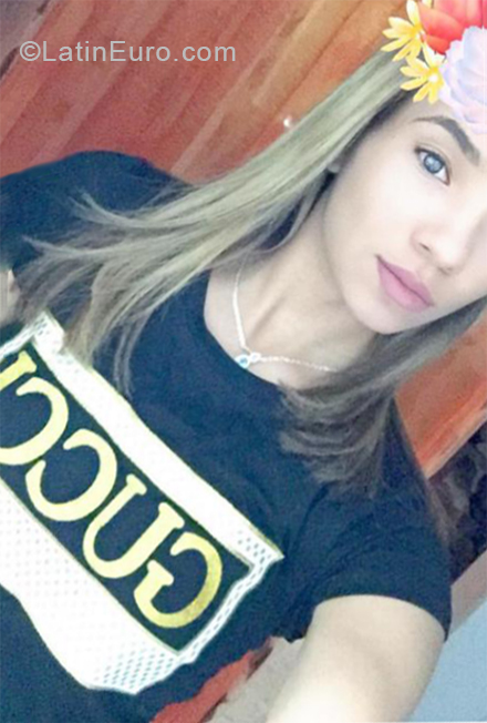 Date this hot Dominican Republic girl Jatna from Santo Domingo DO34121