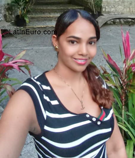 Date this hot Dominican Republic girl Yuli from Samana DO34139