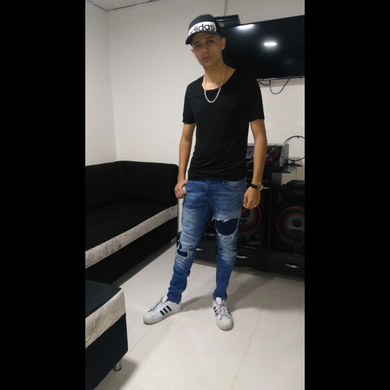 Date this exotic Colombia man Braian from Pereira CO25009