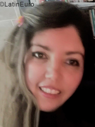 Date this fun Venezuela girl Iris from Caracas VE2211