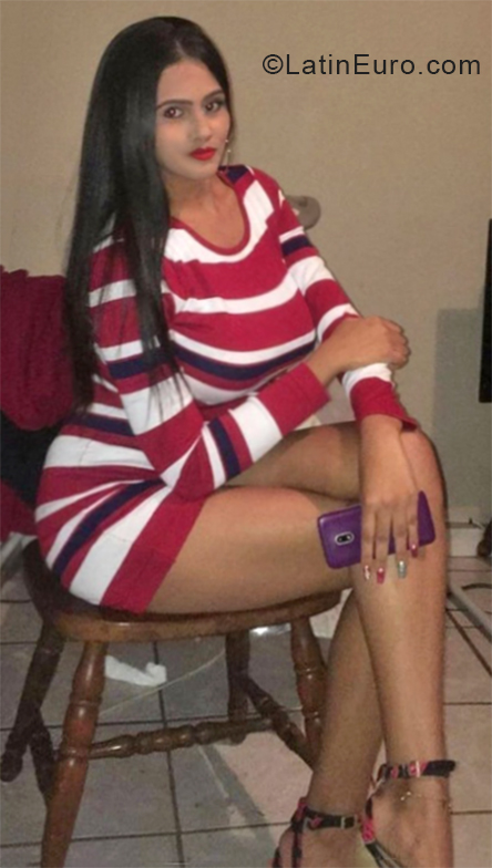 Date this nice looking Mexico girl Holli from Ensenada MX1628