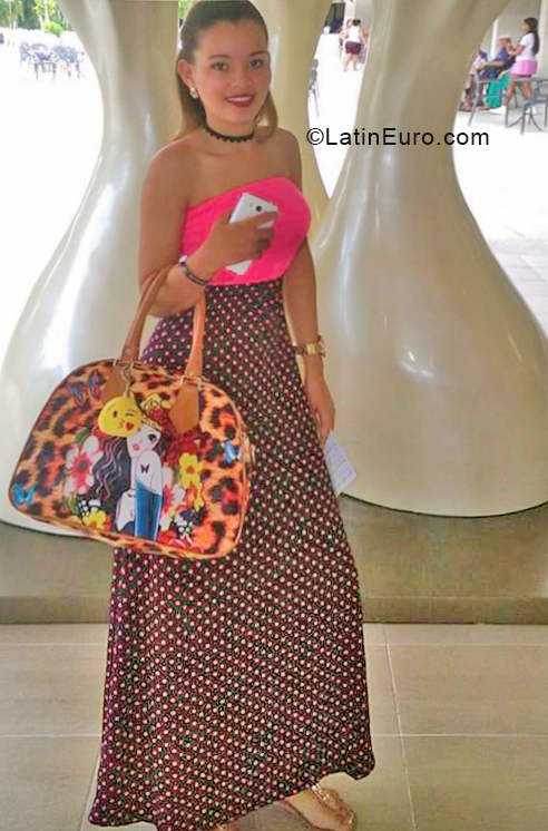 Date this pretty Dominican Republic girl Anneris from Santo Domingo DO34303