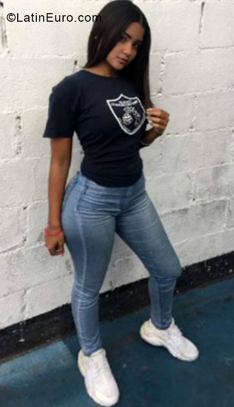 Date this young Venezuela girl Lucia from Miranda VE2228