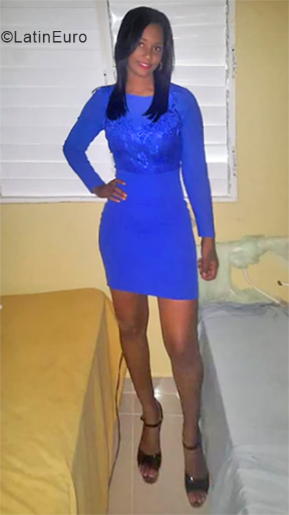 Date this sultry Dominican Republic girl Marisleidy from Cotui DO34336