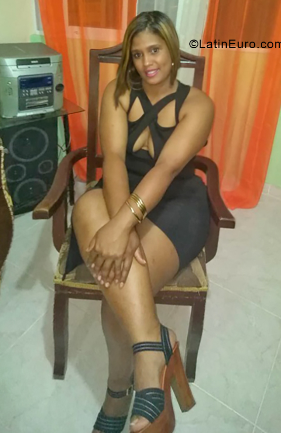 Date this stunning Dominican Republic girl Maria from Santo Domingo DO34371