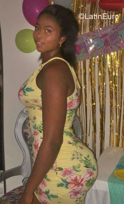 Date this happy Colombia girl Yaris from Cali CO25201