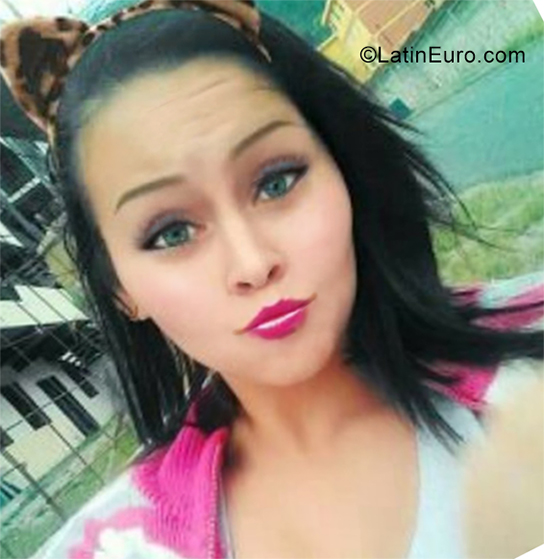 Date this delightful Venezuela girl Estefania from Merida VE2289