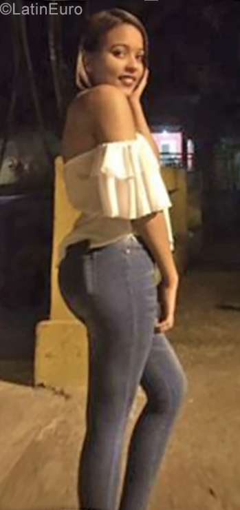 Date this gorgeous Dominican Republic girl Emily from Santiago DO34528