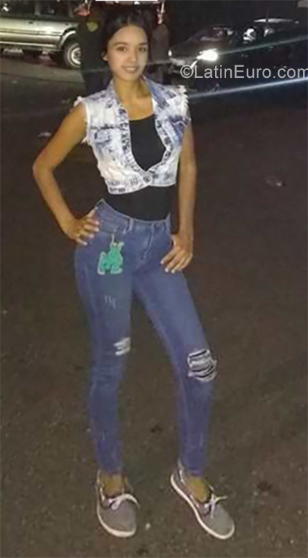 Date this good-looking Venezuela girl Maria from Los Teques VE2296