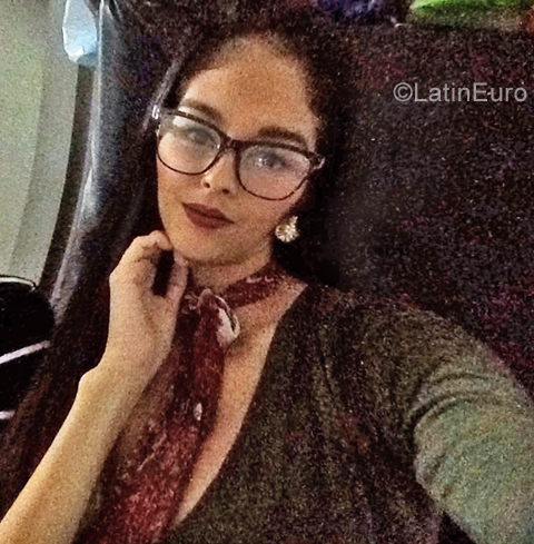 Date this nice looking Venezuela girl Rosy from Caracas VE2331