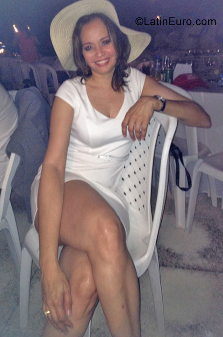 Date this attractive Panama girl Gabriela from Panama PA1151