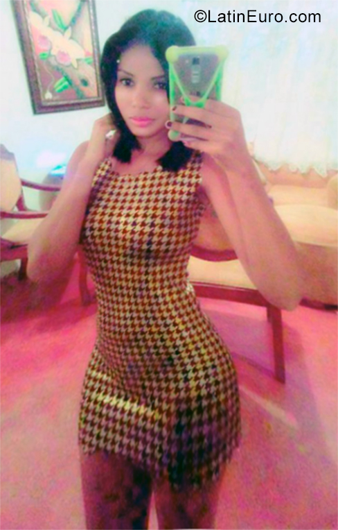 Date this good-looking Dominican Republic girl Yafreisy from Santo Domingo DO35099