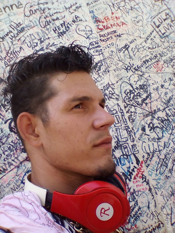 Date this pretty Cuba man Leoxander from Habana CU518