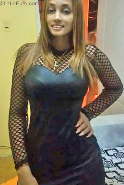 Date this voluptuous Dominican Republic girl Sherlin from Santiago DO34776