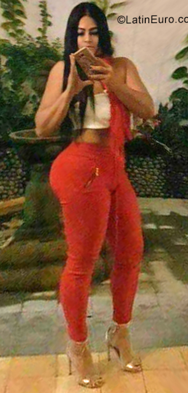 Date this attractive Colombia girl Paula from Cali CO25371