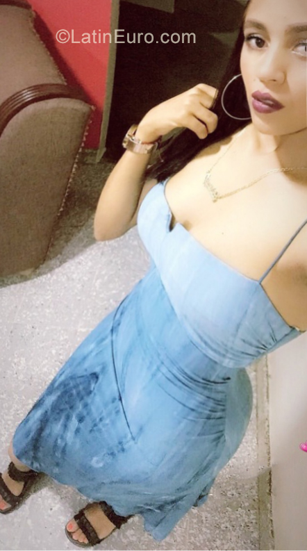 Date this tall Dominican Republic girl Kariny from Santiago DO34916