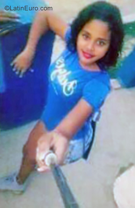 Date this voluptuous Dominican Republic girl Jennifer from Santo Domingo DO34943