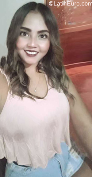 Date this charming Colombia girl Keylie from Medellin CO25449