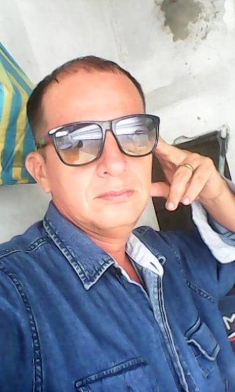 Date this tall Ecuador man Jorge luis from Guayaquil EC328