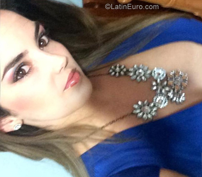 Date this foxy Cuba girl Leydia from Havana CU529