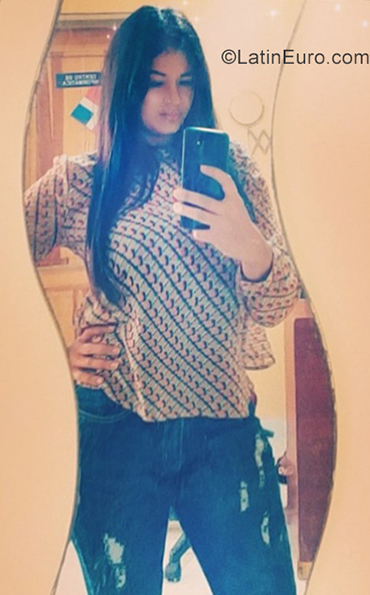 Date this tall Dominican Republic girl Emelie from Santo Domingo DO35035