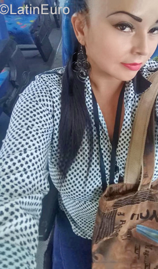 Date this young Ecuador girl Esmeralda from Quito EC332