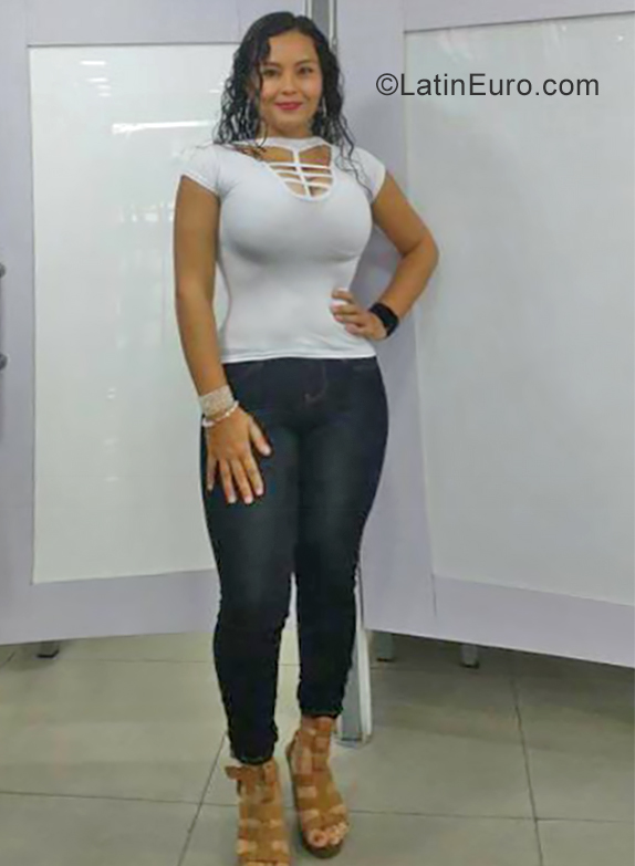 Date this voluptuous Venezuela girl Rosbely from Barquisimeto VE2442