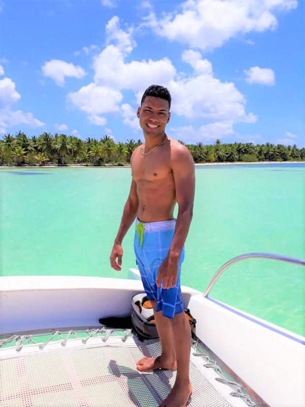 Date this happy Dominican Republic man Victor from San Rafael Del Yuma DO35068