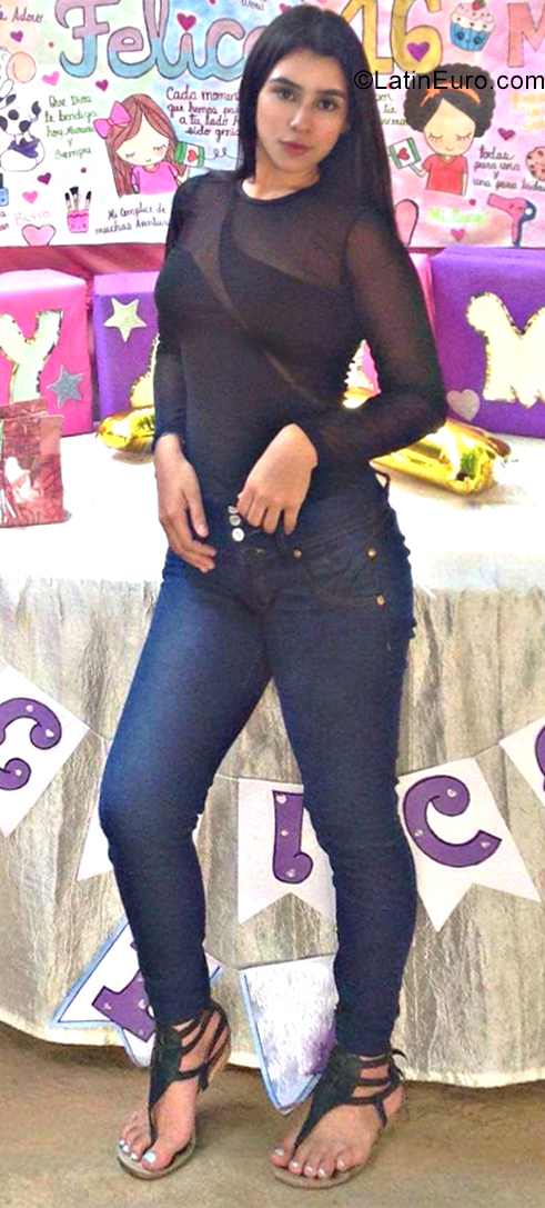 Date this hot Venezuela girl Jocelen from Ciudad Guayana VE2462