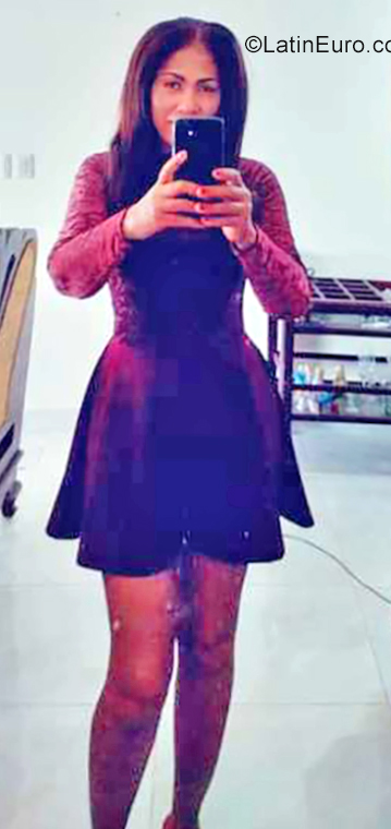 Date this funny Dominican Republic girl Avril from Santo Domingo DO35139